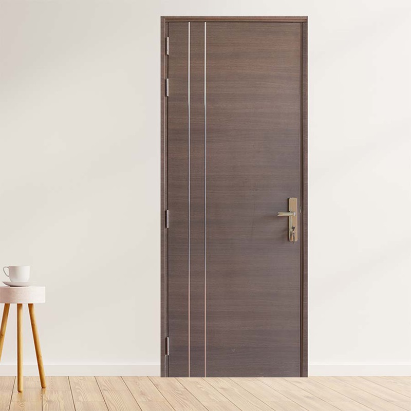 Bề mặt cửa chống cháy được phủ lớp sơn tĩnh điện nên không bị mối mọt tấn công
