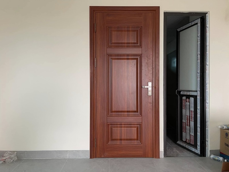 Cửa thép vân gỗ được lắp đặt tại nhiều vị trí khác nhau của công trình