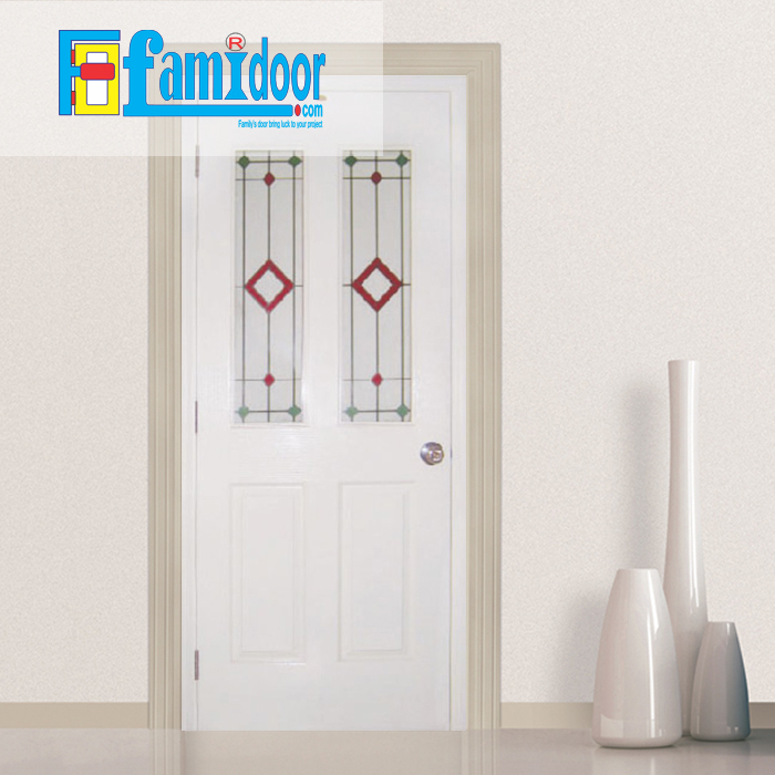 Cửa gỗ HDF MDF.4G2-C1 ở Showroom Famidoor có tính ổn định và mật độ gỗ mịn.