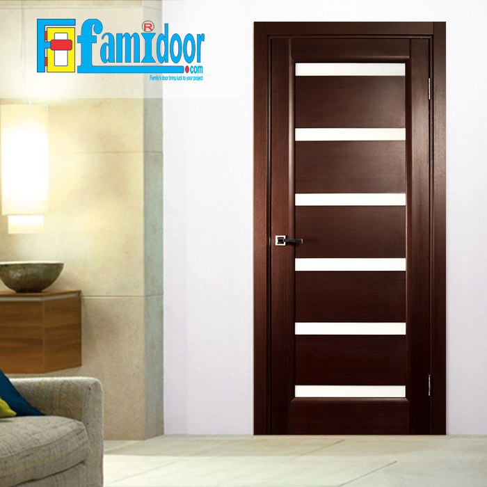 Cửa gỗ cao cấp fmd M1066 ở Showroom Famidoor có giá hợp lý, chỉ bằng một nửa giá so với gỗ tự nhiên thật nguyên tấm.