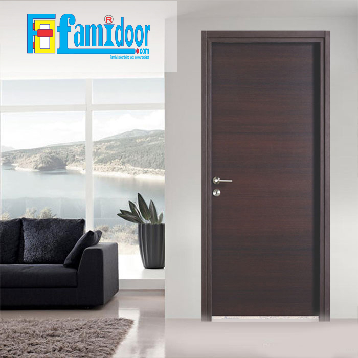 Cửa gỗ MDF VENEER P1N tại Showroom Famidoor chính là gỗ tự nhiên, tuy nhiên được lạng mỏng từ cây gỗ tự nhiên, gỗ veneer chỉ dày từ 1mm cho đến 2ly là nhiều.