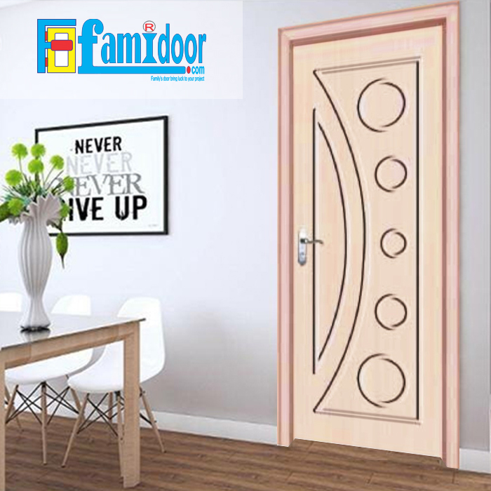 Cửa gỗ cao cấp PVC 1031 ở Showroom Famidoor được phủ một lớp nhựa PVC cao cấp vân gỗ trên bề mặt.