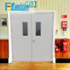 Cửa thép chống cháy TCC-P3G2 ở Showroom Famidoor thường được làm từ vật liệu thép chất lượng cao. Cửa thép chống cháy có khả năng chịu nhiệt tốt để có thể chịu đựng trong môi trường có nhiệt độ cao khi hỏa hoạn xảy ra.