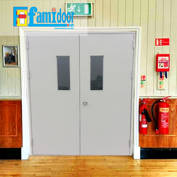 Cửa thép chống cháy TCC-P3G2 ở Showroom Famidoor thường được làm từ vật liệu thép chất lượng cao. Cửa thép chống cháy có khả năng chịu nhiệt tốt để có thể chịu đựng trong môi trường có nhiệt độ cao khi hỏa hoạn xảy ra.