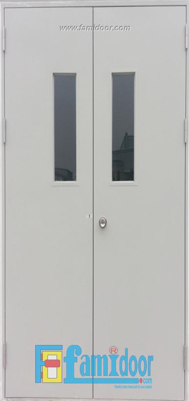 Cửa thép chống cháy TCC-P3G2 ở Showroom Famidoor 0855.400.400