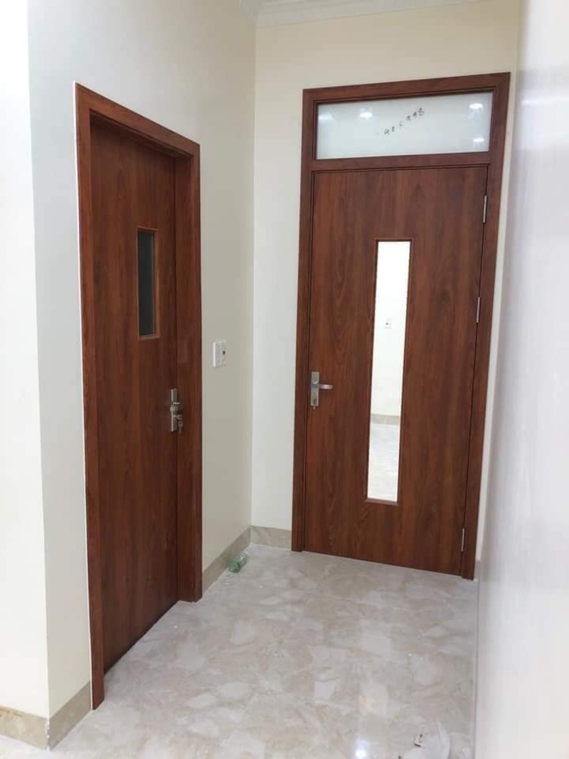 Có nên lắp đặt cửa nhựa giả gỗ cho gia đình không