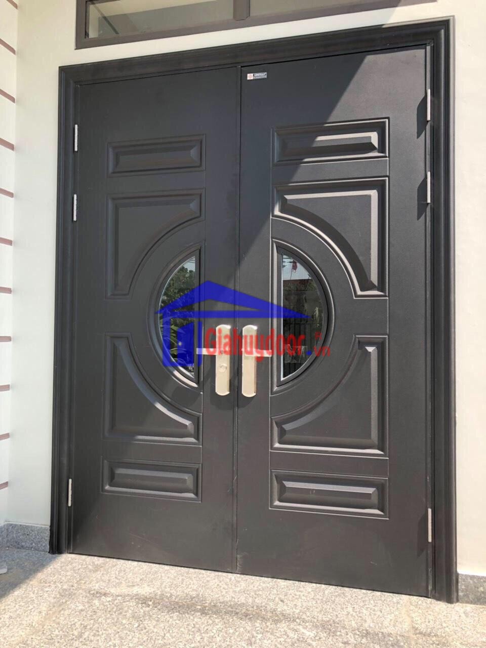 <em><span style="color: #3366ff;"><strong>                                                    Cửa thép chịu nhiệt</strong> -</span> xu hướng cửa cho gia đình hiện đại</em>