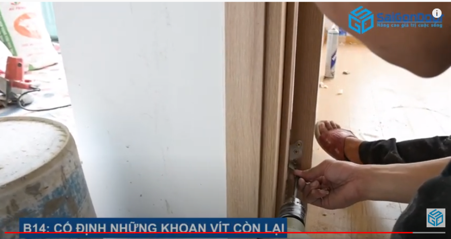 quy trình lắp cửa gỗ công nghiệp