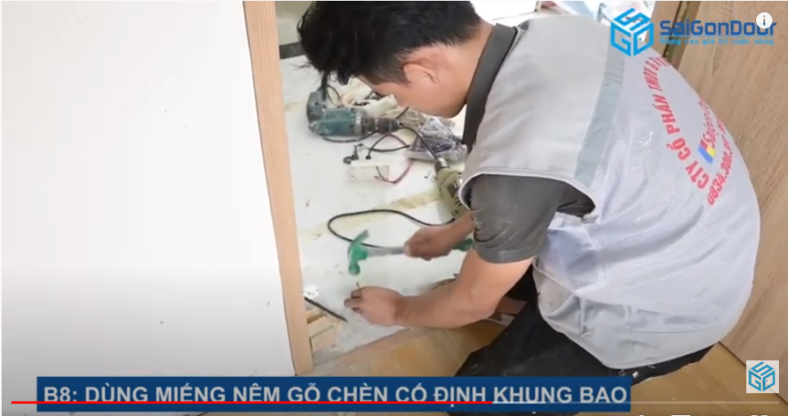 quy trình lắp cửa gỗ công nghiệp