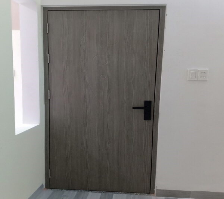Cửa phòng ngủ gỗ công nghiệp màu đen mun sử dụng khóa tay gạt báo giá cửa phòng ngủ