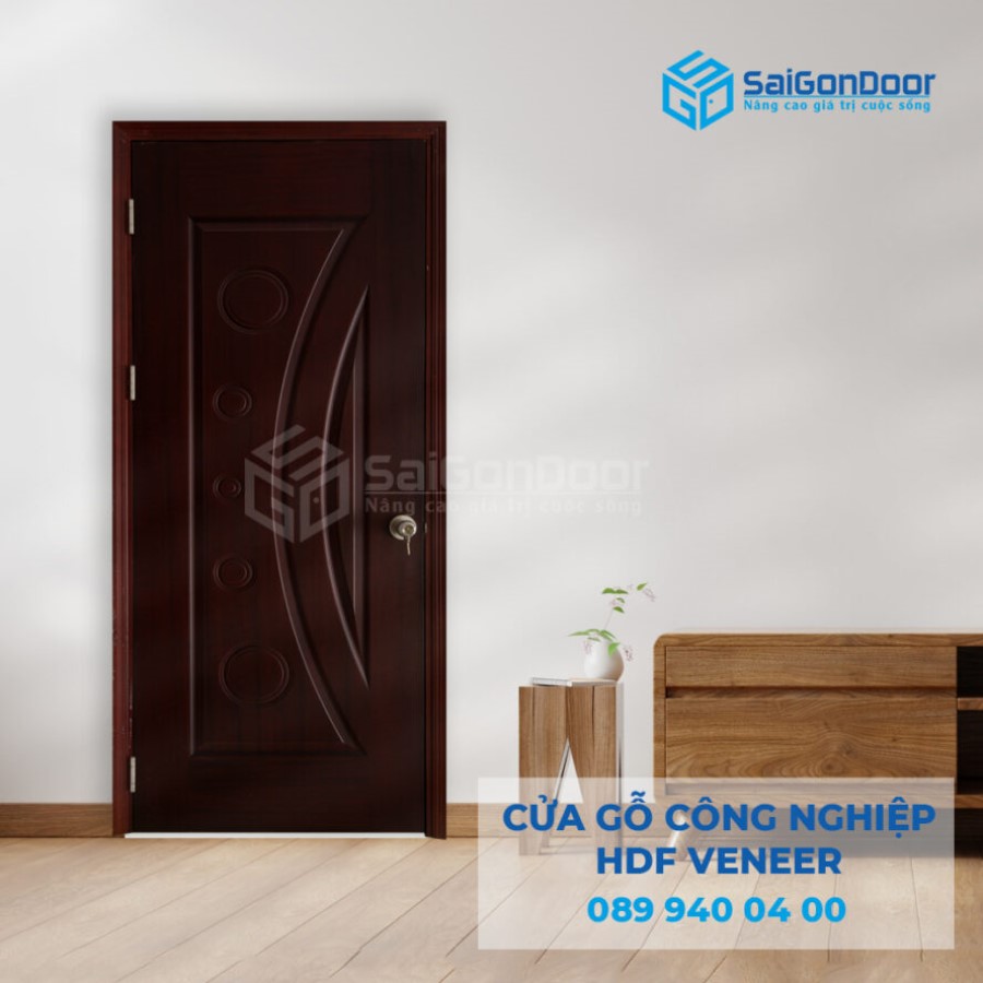 Mẫu cửa phòng ngủ màu mận đỏ khóa tay nắm tròn báo giá cửa phòng ngủ