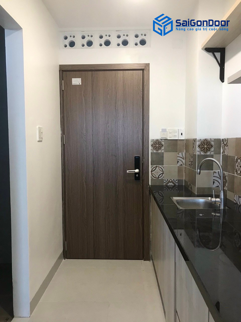 Mẫu cửa nhà vệ sinh thực tế 3 Mẫu cửa nhà vệ sinh thực tế 3