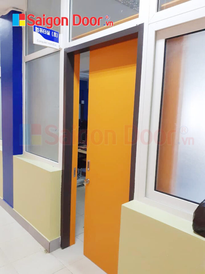 Mẫu cửa lùa gỗ MDF có khung bao cho văn phòng công ty Mẫu cửa lùa gỗ MDF có khung bao cho văn phòng công ty