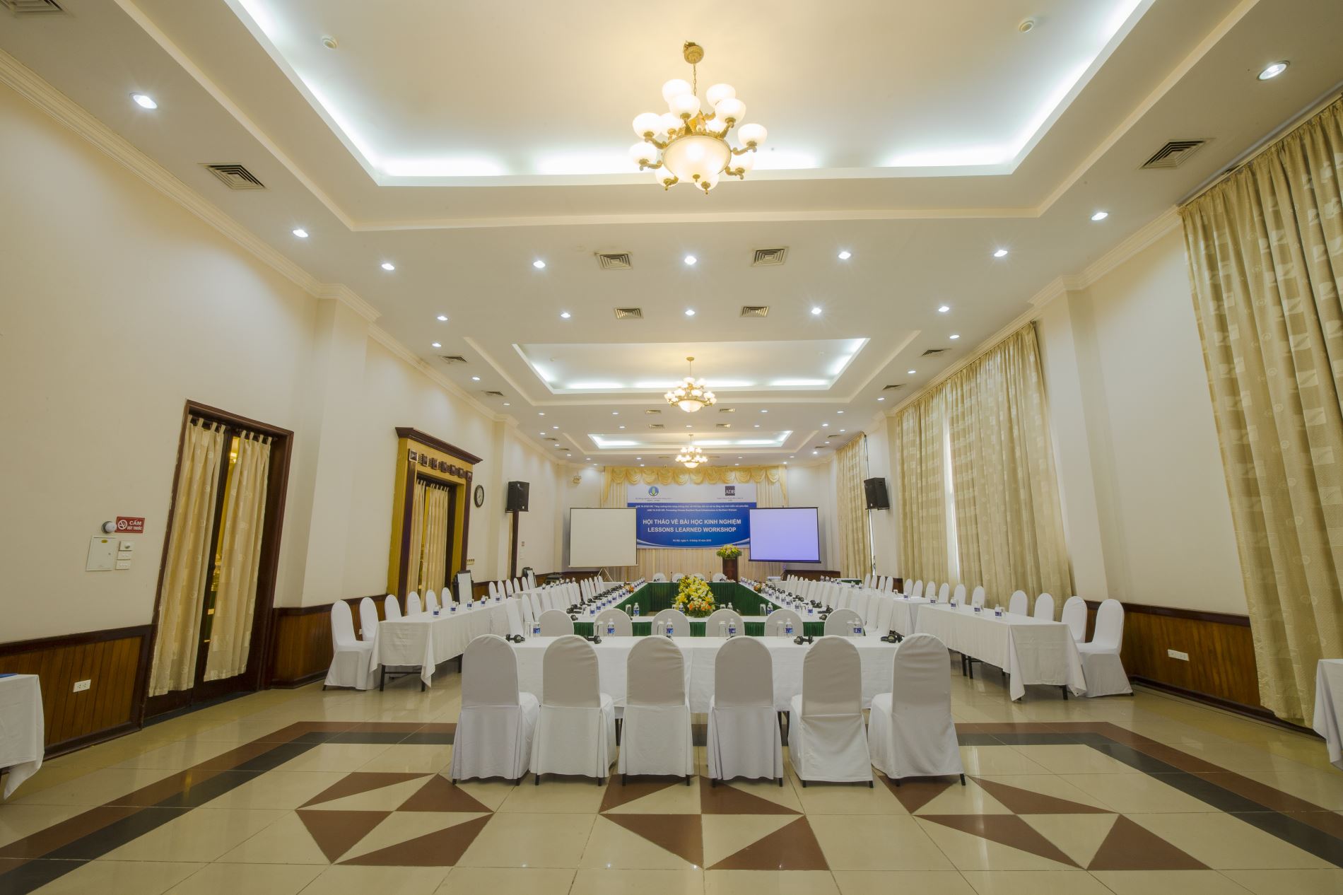 Hội trường E2