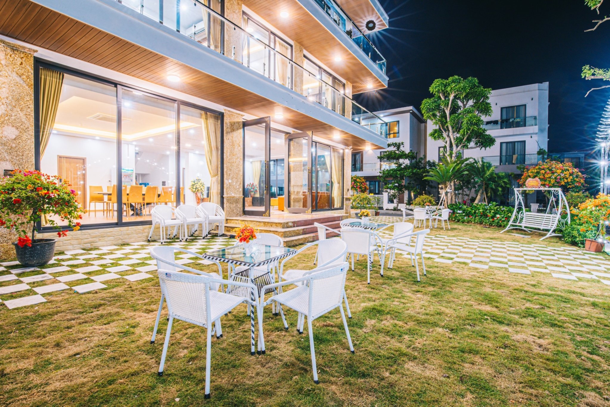 Villa 10 Phòng Ngủ Có Thang Máy - Sân Vườn Rộng 11 Villa 10 Phòng Ngủ Có Thang Máy - Sân Vườn Rộng - Ảnh 9