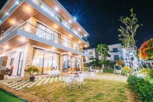 Villa 10 Phòng Ngủ Có Thang Máy - Sân Vườn Rộng