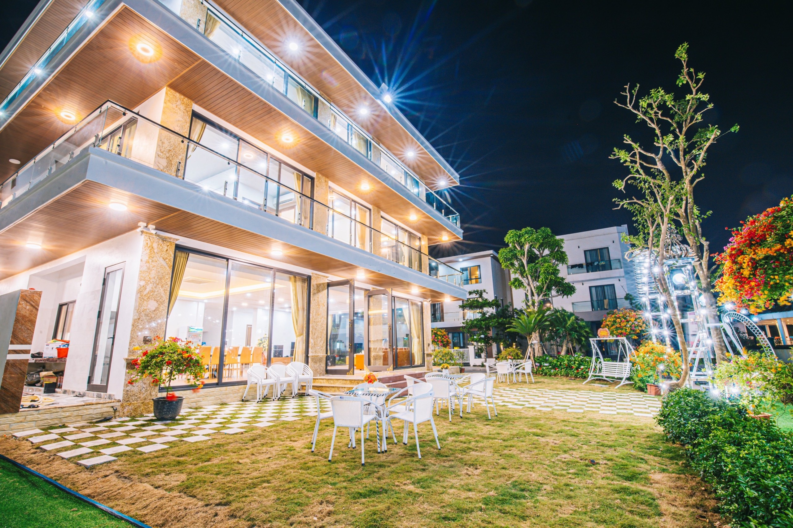 Villa 10 Phòng Ngủ Có Thang Máy - Sân Vườn Rộng 3 Villa 10 Phòng Ngủ Có Thang Máy - Sân Vườn Rộng