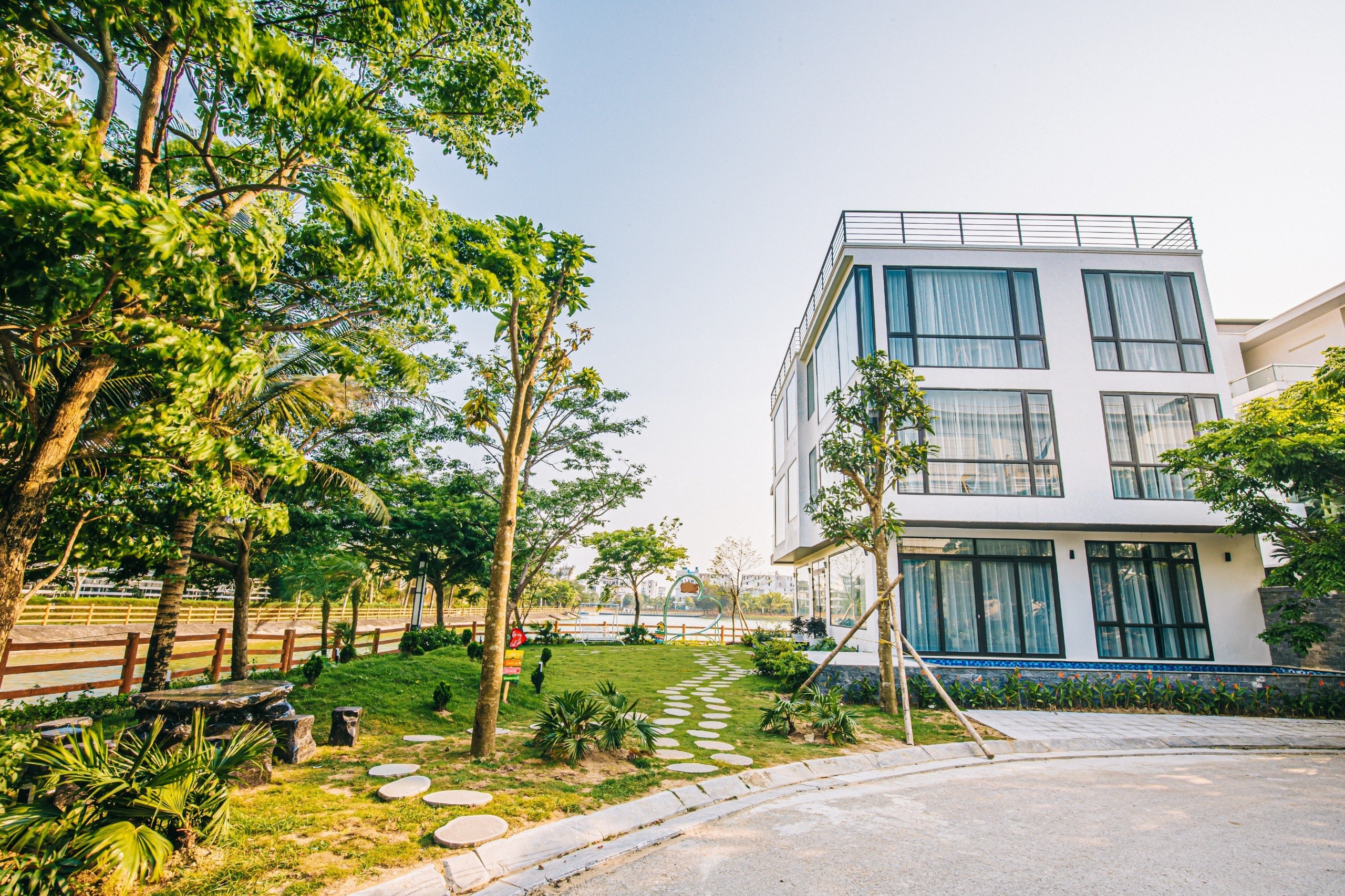 Villa 9 Phòng Ngủ Mới Vận Hành 500m2: Sân Vườn Rộng Đẹp 4 Villa 9 Phòng Ngủ Mới Vận Hành 500m2: Sân Vườn Rộng Đẹp - Ảnh 2
