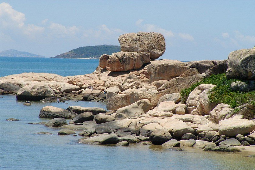 Du lịch Nha Trang: 10 điểm du lịch bạn lên đến 1 lần 7 hòn chồng hòn vợ