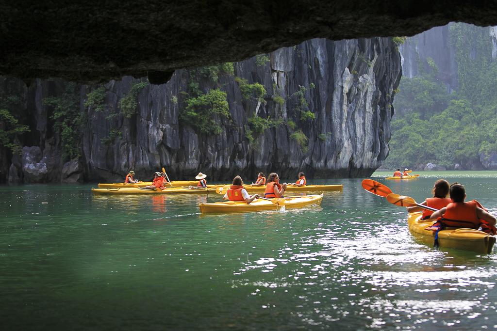 Du thuyen Aclass Legend 21