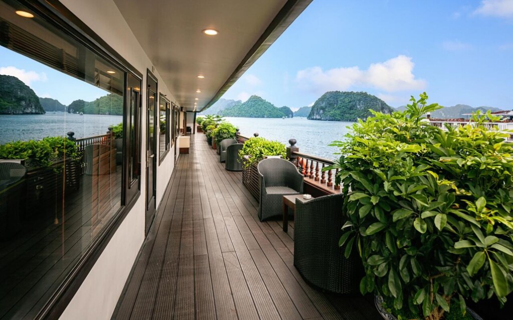 Du thuyen Alisa Luxury 18