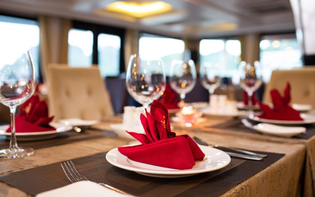 Du thuyen Alisa Luxury 8
