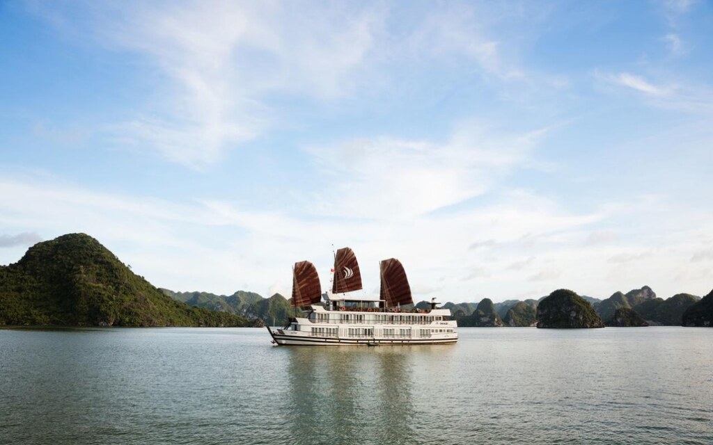Du thuyen Glory Legend 1