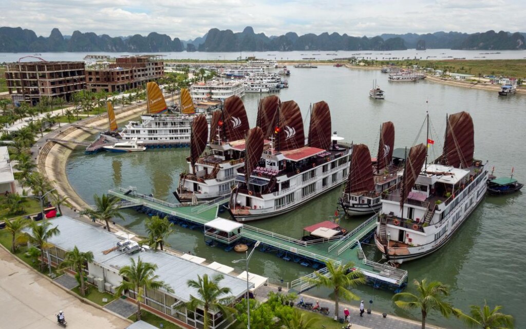 Du thuyen Glory Legend 12