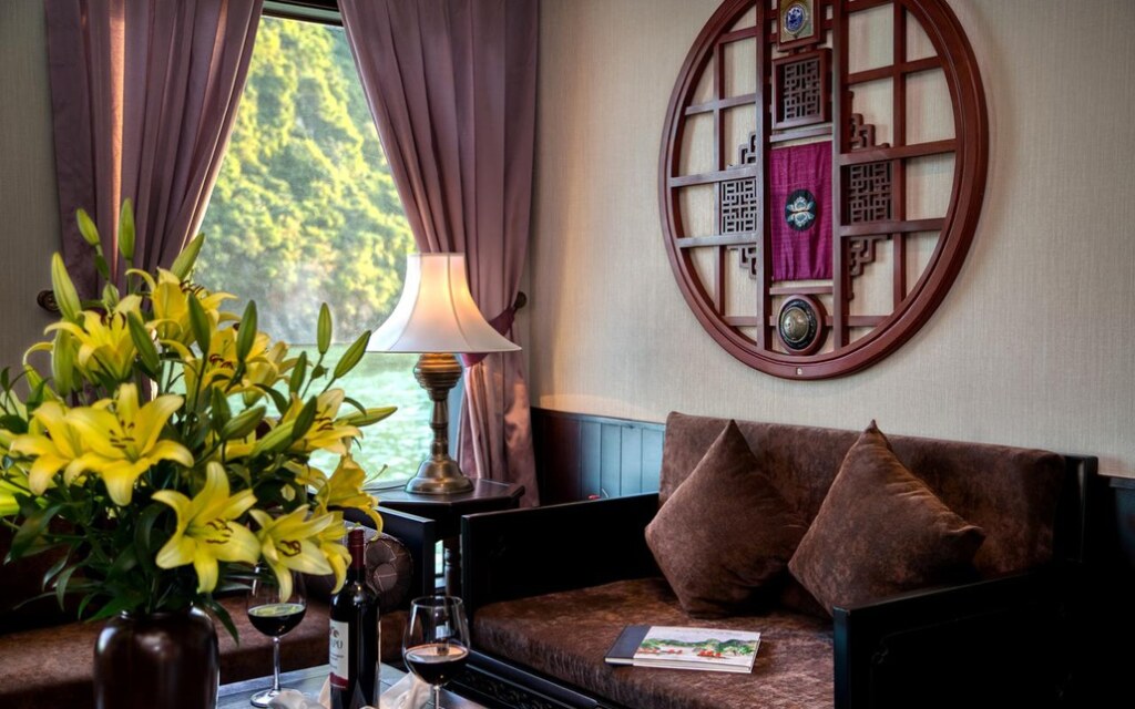 Du thuyen Heritage Line Violet 8