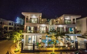 Biệt Thự 2 Căn Đôi 8PN - Sân Vườn Sau Rộng 1000m2
