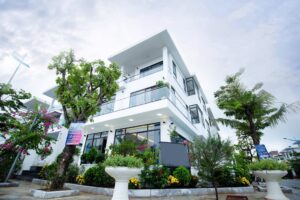 Villa 8 Phòng Ngủ - Khu BT