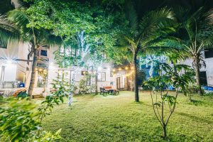 Villa 8 Phòng Ngủ Sân Vườn Rộng