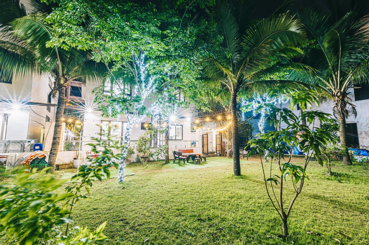 Villa 8 Phòng Ngủ Sân Vườn Rộng