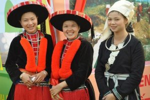 29080 trang phuc nguoi dao o ha giang 1 670x446 1