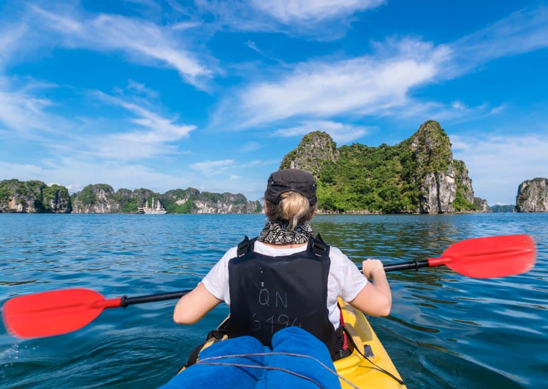 Kayaking Halong Bay Dan