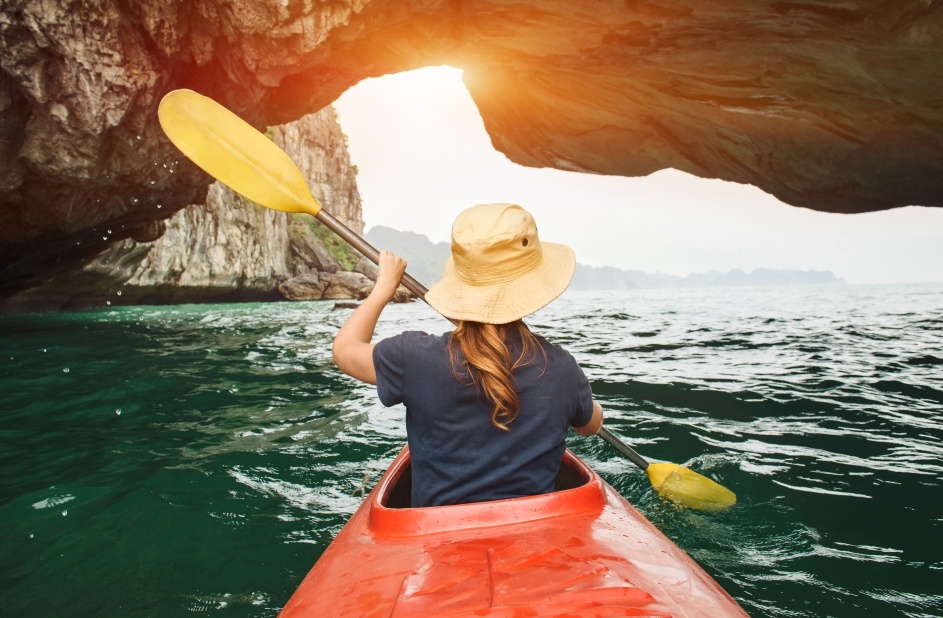 kayak on Halong 1