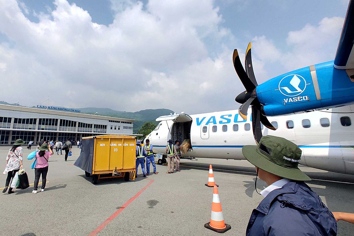 Con Dao airpot is expected to clise for 9 months, tourists only have 2 options to go to the island 2