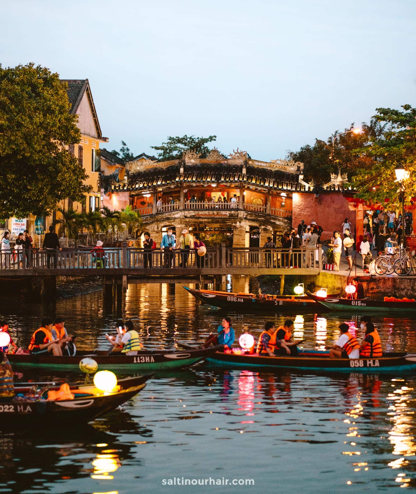 things to do hoi an japanese bridge