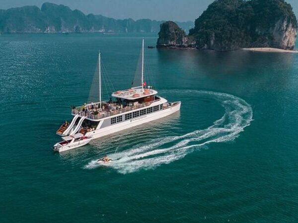 CATAMARAN PREMIUM DAY CRUISE