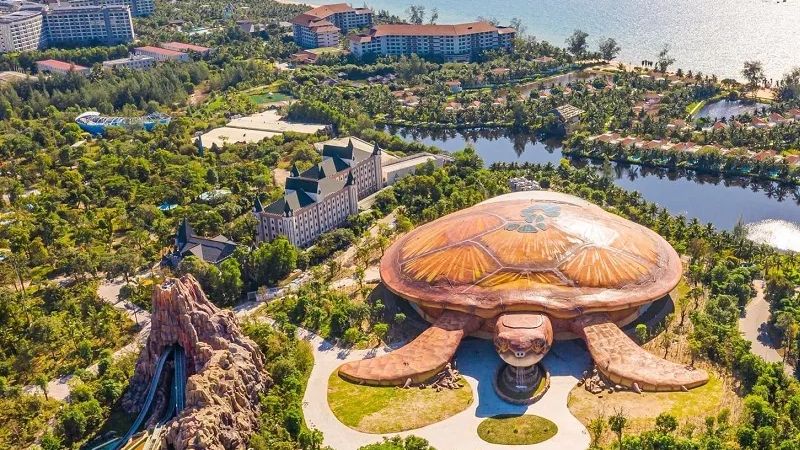 PHU QUOC ISLAND DAY TOUR: VINWONDERS - VINPEARL SAFARI - GRAND WORLD