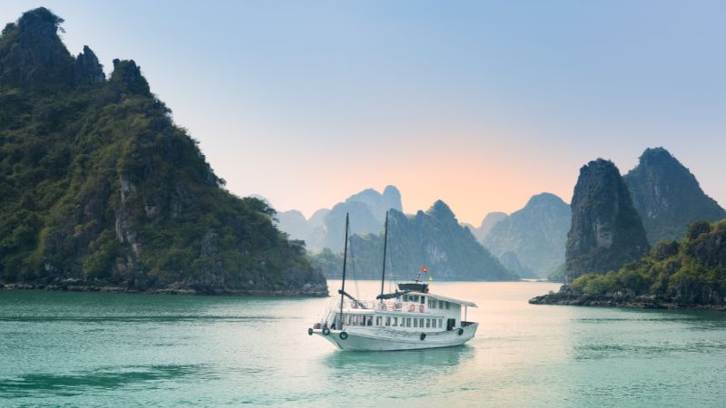 Halong Bay – a breathtaking jewel among Vietnam tour destinations