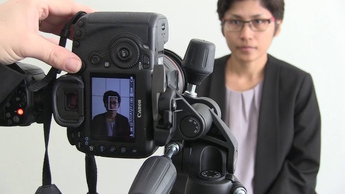 Small mistakes can break Vietnam visa photo requirements and cause rejection.