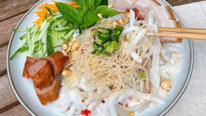 Banh tam bi – a sweet-savory highlight of Ho Chi Minh street foods