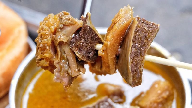 Pha lau – a bold, flavorful favorite in Ho Chi Minh street foods