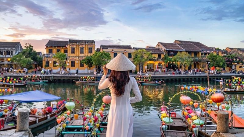 Light, breathable clothes – perfect for a sunny Hoi An tour