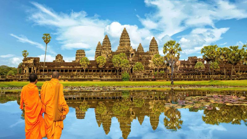 Vietnam Cambodia tour must-see: uncover Cambodia’s sacred temples and vibrant capital life