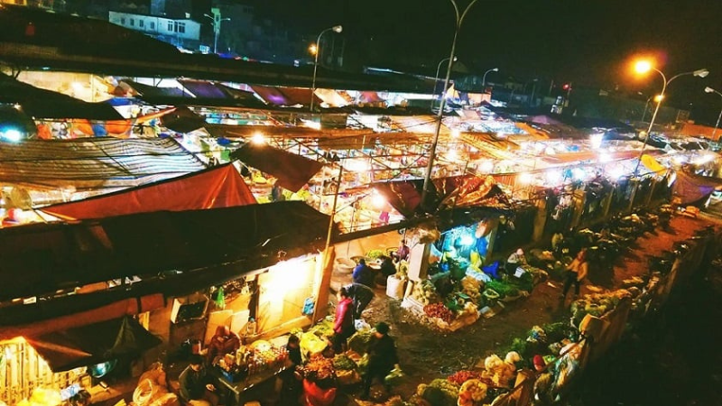 Long Bien nights: Street food, history, and Hanoi’s tastiest after-dark bites 