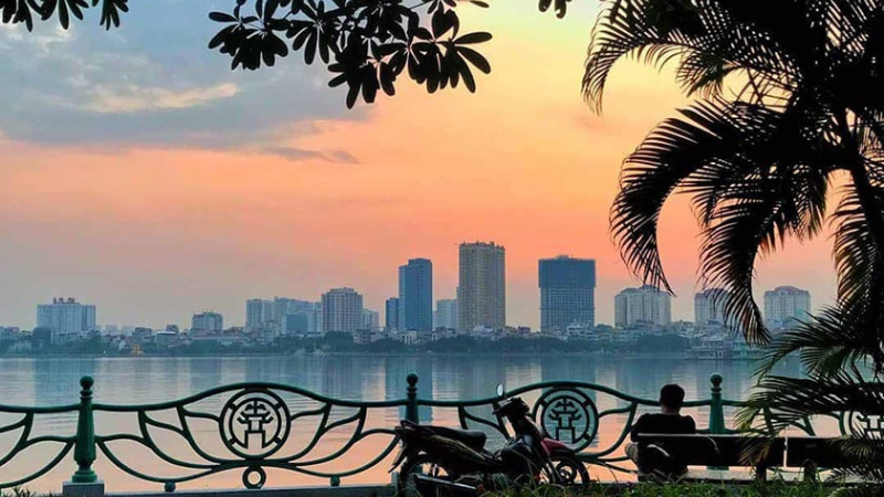 West Lake: Scenic bites and sunset snacks — a peaceful pause in your Hanoi food tour