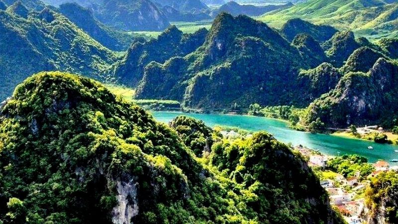 Phong Nha Travel Guide: Discover Vietnam's Ultimate Cave Paradise 7 Phong Nha travel guide tip: Book early, pack light, go local.