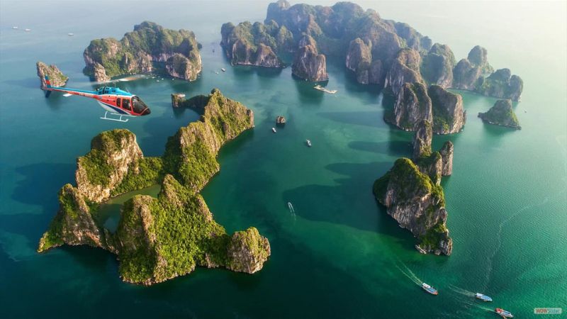 Vietnam Northern Travel highlight: Ha Long Bay’s stunning limestone islands and emerald waters 